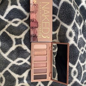 Naked Pallet 3  mini . Never used still in packing. Great neutral tones.